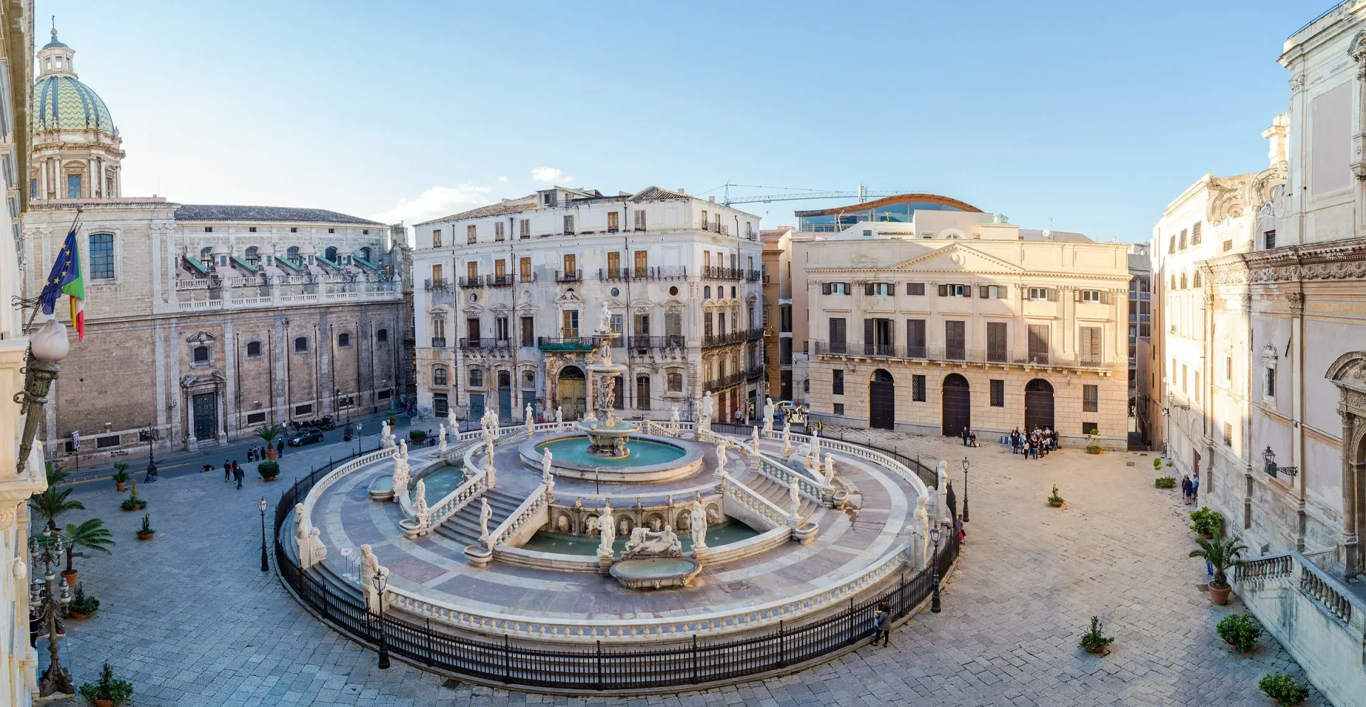 Palermo Skyline, historische Architektur und mediterrane Uferpromenade in Sizilien