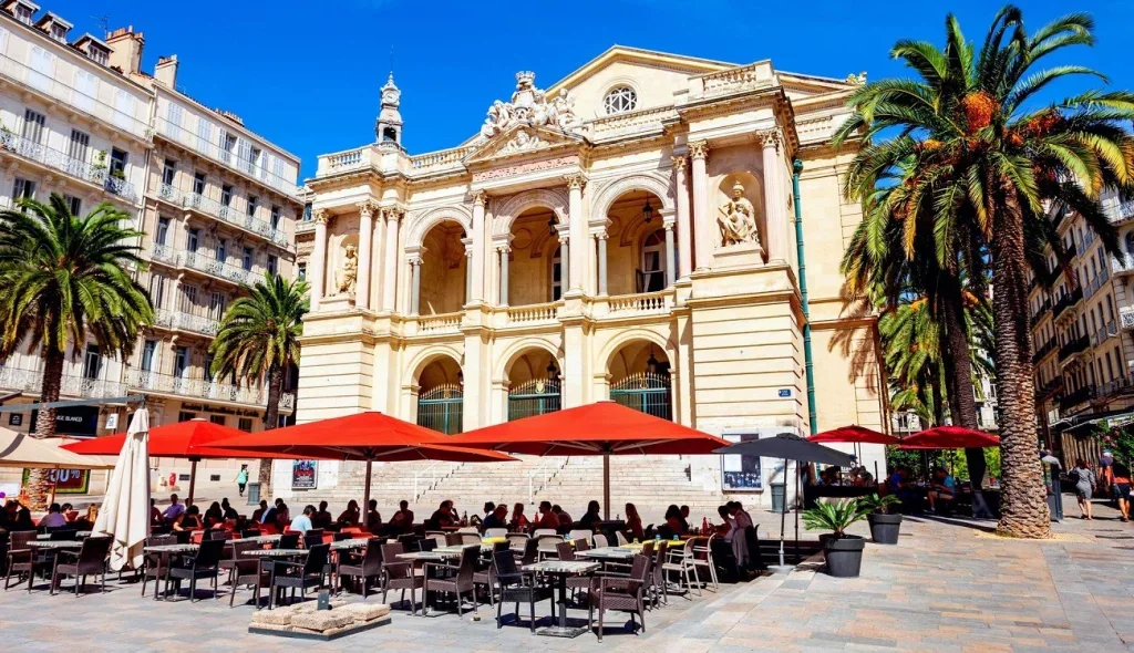 Toulon Hafen, Altstadt und mediterrane Uferpromenade in Südfrankreich
