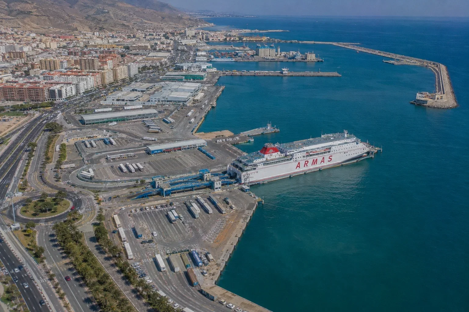 Passagierfährterminal und Hafen von Almería