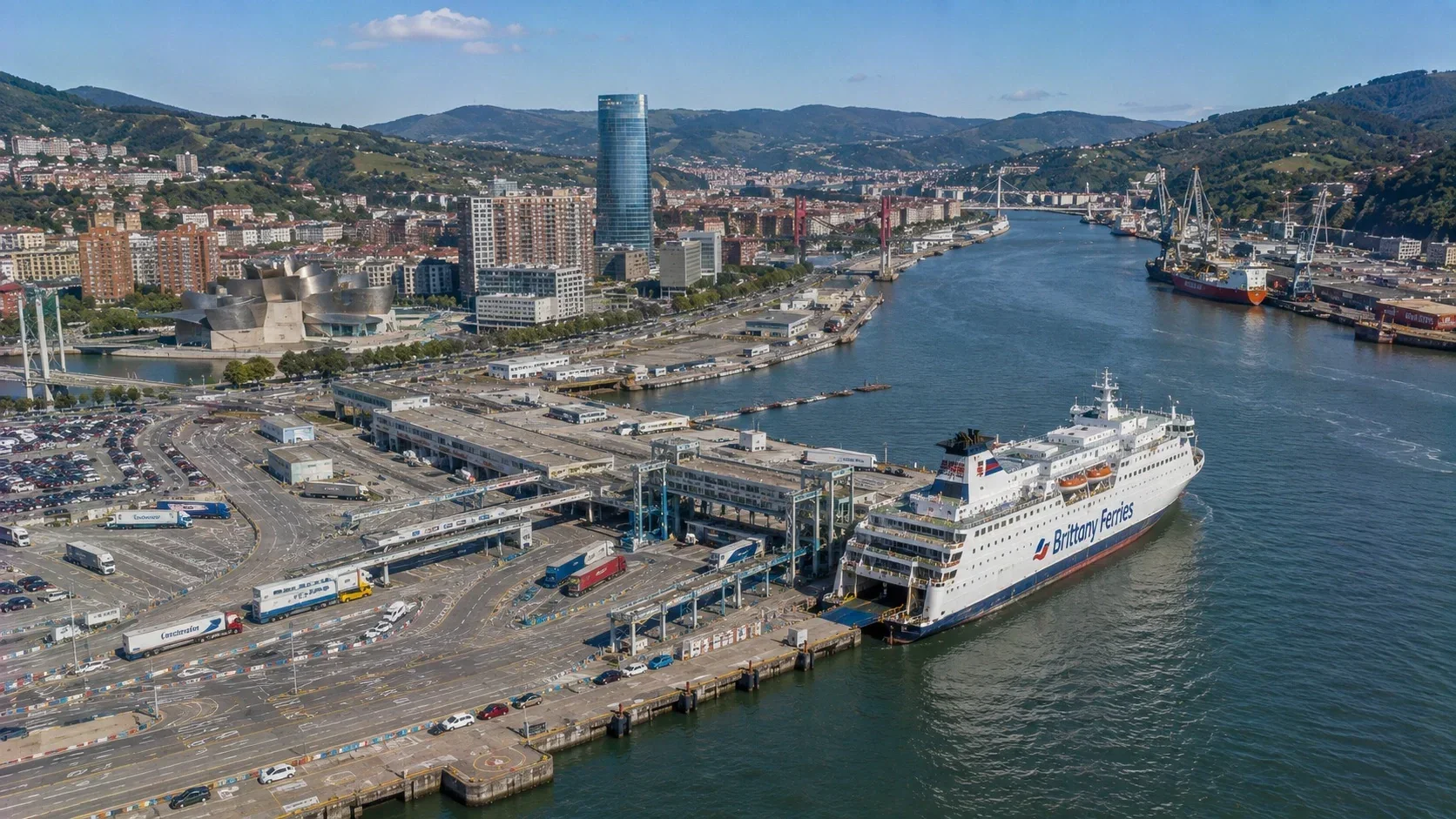 Hafen des Passagierfährterminals Bilbao in Zierbena