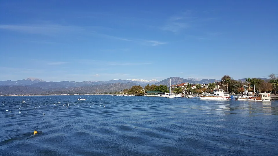 Küste und Hafenumgebung von Fethiye