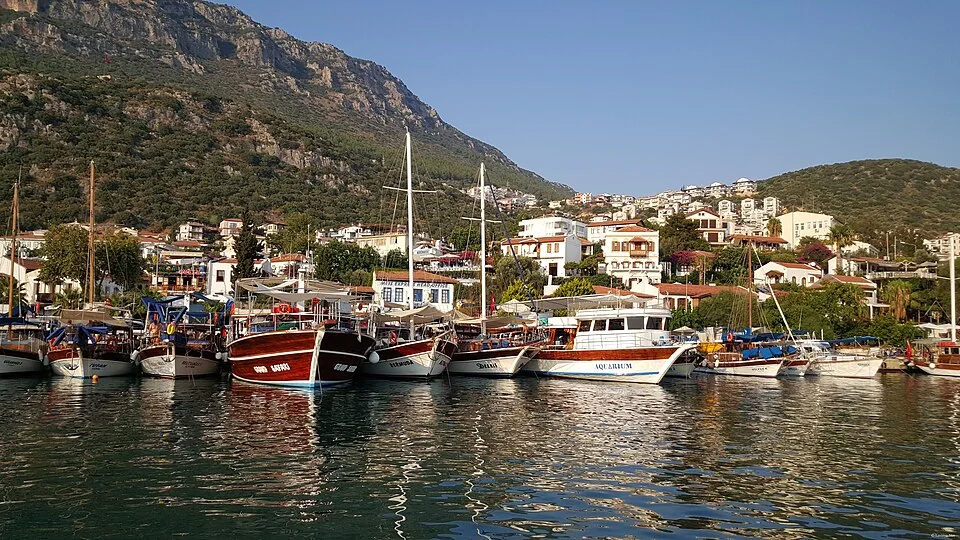 Küste und Hafenumgebung von Kaş